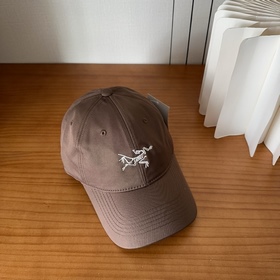 Новая модель бейсболки Arc'teryx