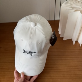 Новая модель бейсболки Arc'teryx 