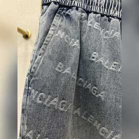 Balenciaga — новые джинсовые шорты в с