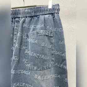 Balenciaga — новые джинсовые шорты в с