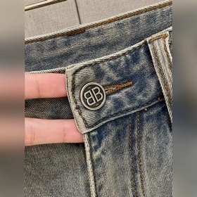 Balenciaga представляет новую коллекци