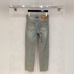 Balenciaga представляет новую коллекци