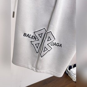 Balenciaga С тремя логотипами Новые 