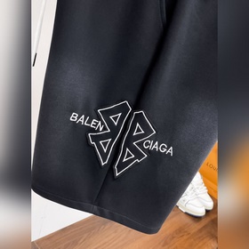 Balenciaga С тремя логотипами Новые 