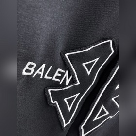 Balenciaga С тремя логотипами Новые 