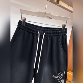 Balenciaga С тремя логотипами Новые 