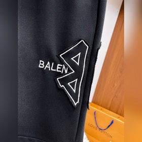 Balenciaga С тремя логотипами Новые 