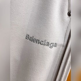Новая коллекция брюк и джинсов Balenci