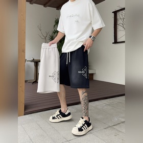 Balenciaga С тремя логотипами Новинк