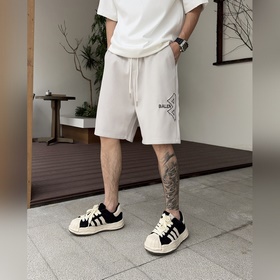 Balenciaga С тремя логотипами Новинк