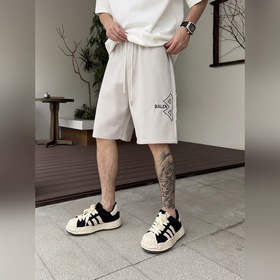 Balenciaga С тремя логотипами Новинк