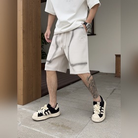 Balenciaga С тремя логотипами Новинк