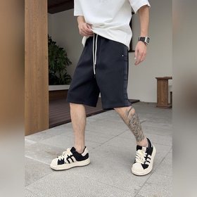 Balenciaga С тремя логотипами Новинк