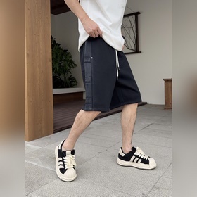 Balenciaga С тремя логотипами Новинк