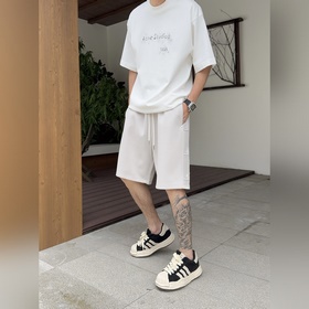 Balenciaga С тремя логотипами Новинк