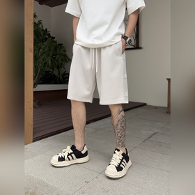 Balenciaga С тремя логотипами Новинк