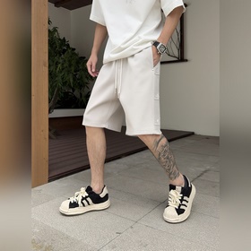 Balenciaga С тремя логотипами Новинк