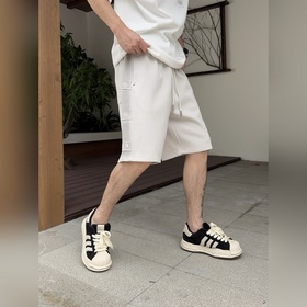 Balenciaga С тремя логотипами Новинк