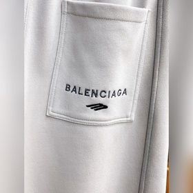 Новая коллекция брюк и джинсов Balenci