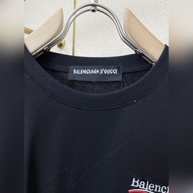 Balenciaga： новая коллекция, ради кото