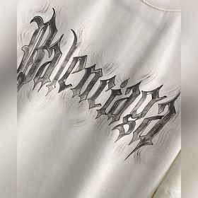 Balenciaga： модная и лаконичная футбол
