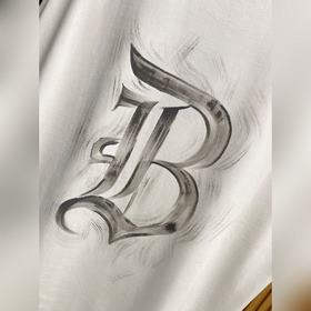 Balenciaga： модная и лаконичная футбол