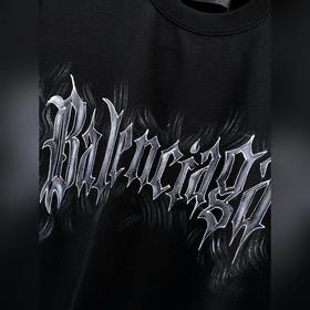 Balenciaga： модная и лаконичная футбол