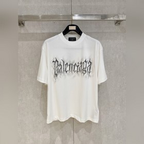 Balenciaga： модная и лаконичная футбол
