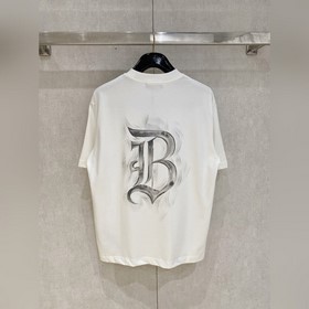 Balenciaga： модная и лаконичная футбол