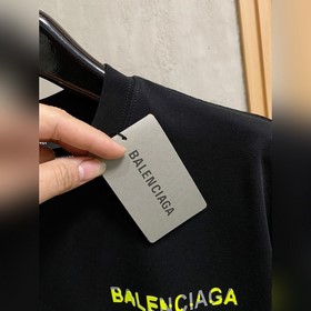 Balenciaga — новая модель 2026 года： м