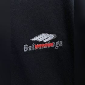 Balenciaga： модная и лаконичная футбол