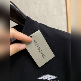 Balenciaga： модная и лаконичная футбол