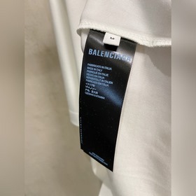 Balenciaga： модная и лаконичная футбол
