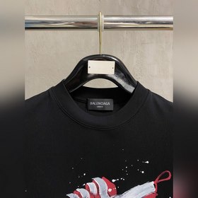 Balenciaga： модная и лаконичная футбол