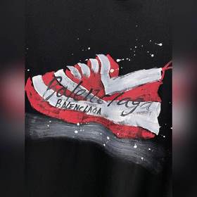 Balenciaga： модная и лаконичная футбол
