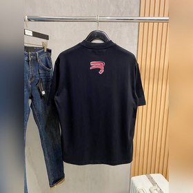 Balenciaga： модная и лаконичная футбол