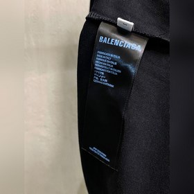 Balenciaga： модная и лаконичная футбол