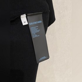 Balenciaga： модная и лаконичная футбол