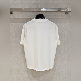 Balenciaga： модная и лаконичная футбол
