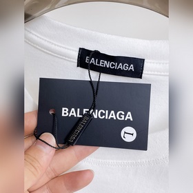 Balenciaga С тремя логотипами Новинк