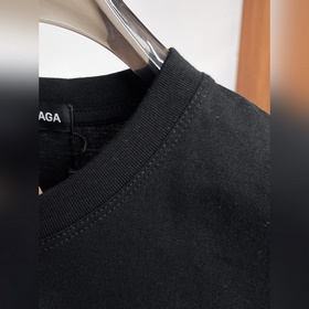 Balenciaga С тремя логотипами Новинк