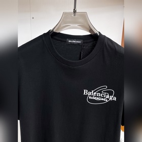 Balenciaga С тремя логотипами Новинк