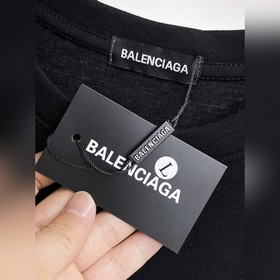 Balenciaga С тремя логотипами Новинк