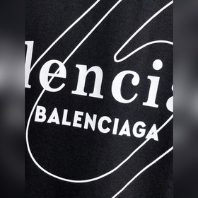 Balenciaga С тремя логотипами Новинк