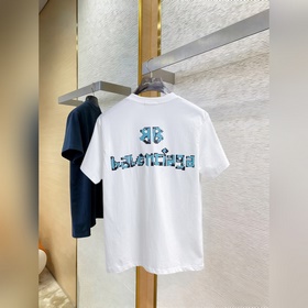 Balenciaga С тремя логотипами Новинк