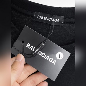 Balenciaga С тремя логотипами Новинк