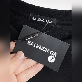 Balenciaga С тремя логотипами Новинк