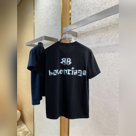 Balenciaga С тремя логотипами Новинк