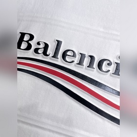 Balenciaga С тремя логотипами Новинк