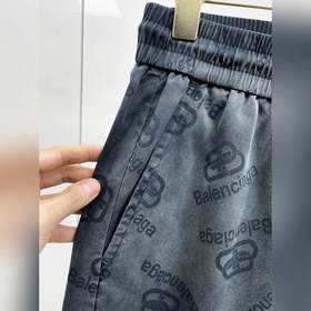 Balenciaga представляет новую летнюю к
